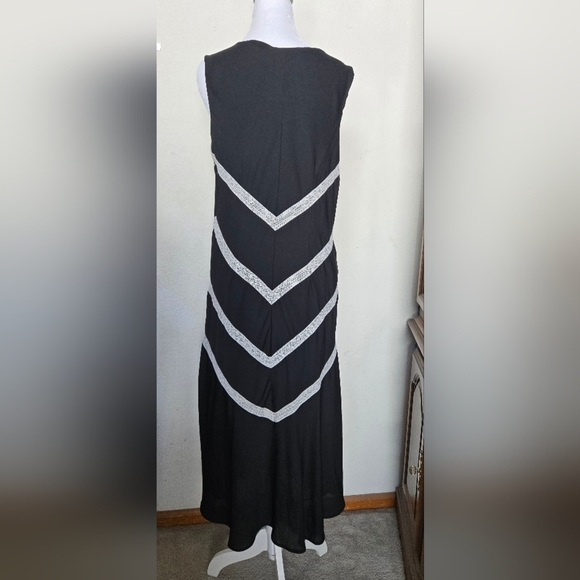 ANN TAYLOR Elegant Black and White Chevron Dress. Size 10 - Picture 12 of 12